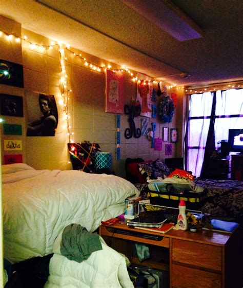 Cozy Dorm room | Cozy dorm room, Dorm room inspiration, Room inspiration