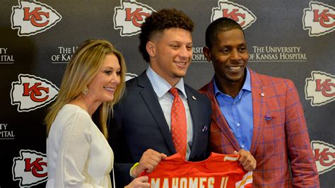 Patrick Mahomes' dad on Super Bowl 2023 cigars, revenge, baseball love