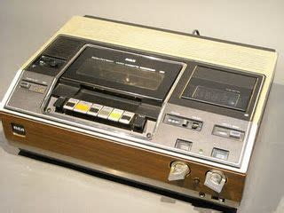 80s VCR - ours was pretty close to this one. Amazing how big they were. | Ricordi