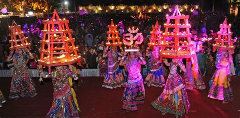 Festival of Gujarat: Colors of Garba / Dandiya in Navratri