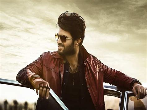 Taxiwala Movie Review: Vijay Deverakonda's film promises to be a supernatural comedy | Taxiwaala ...