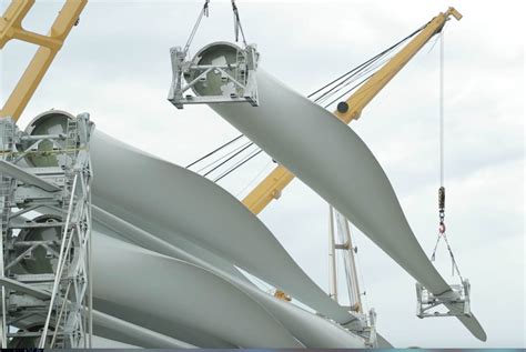 “Largest ever” turbine blades en route to Australia’s largest wind farm ...