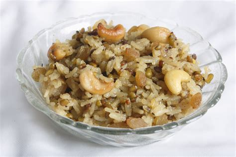 Sakkarai Pongal Recipe, How to make Sakkarai Pongal Recipe- Vaya.in