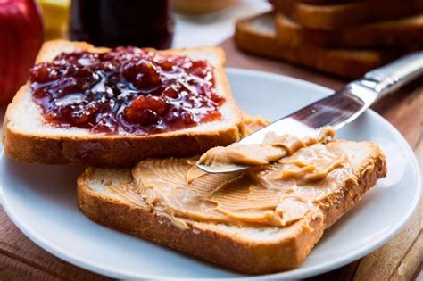 History of Peanut Butter and Jelly | Reader's Digest