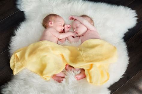 Newborn Twins Sleeping Arrangements: Which Is Safest For Your Precious ...