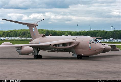 Photo: XM715 (CN: HP80/83) Handley Page Victor K.2 by Pedro Castellano García Photoid:7840244 ...