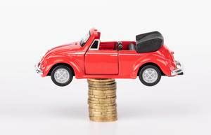 Toy cars, calculator and stack of coins - Creative Commons Bilder