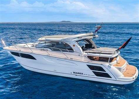 16 Best Cabin Cruiser Boat Brands With Range That Can Plane