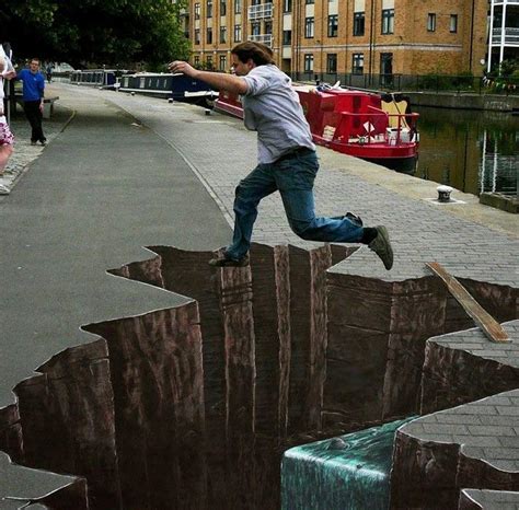 Hole in the ground street art : r/confusing_perspective