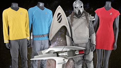 Chris Pine's Captain Kirk Uniform from 'Star Trek' Up for Auction ...