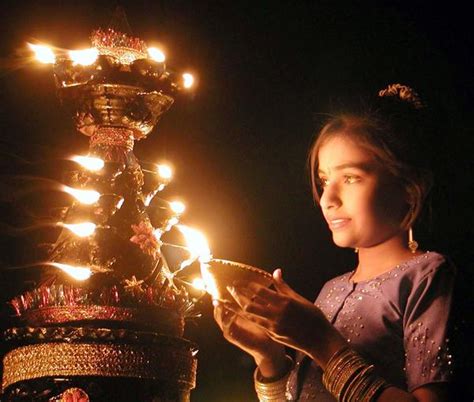 ÀRΤ ÔF ΜÄ↑ÃΨŠÏÀ : Perayaan Deepavali