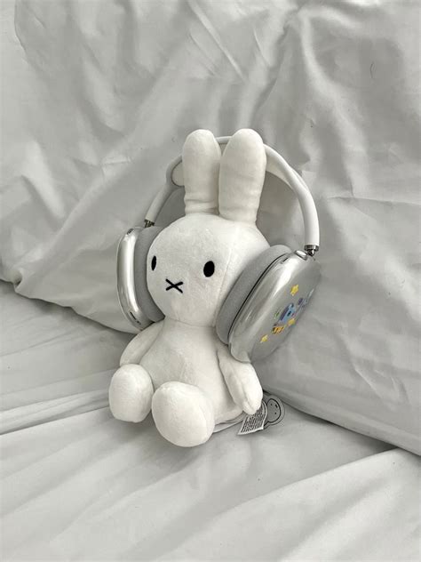 miffy vibing to music | Sketsa kartu, Boneka hewan, Binatang