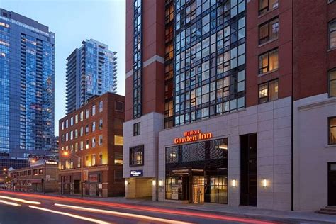 TORONTO DOWNTOWN HILTON GARDEN INN - Prices & Hotel Reviews (Ontario)