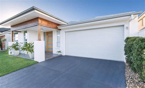 Panel Lift Garage Doors Installation | Best Industrial Garage Doors Byron Bay 2021