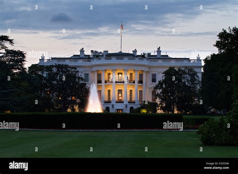 Washington dc white house garden hi-res stock photography and images ...