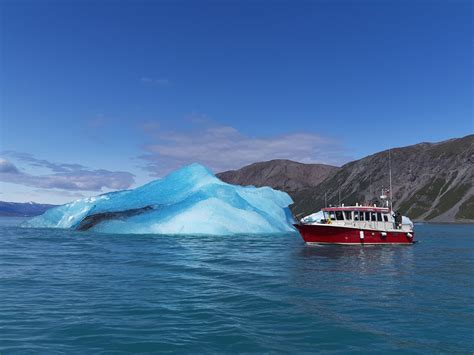 Icebergs in Greenland – nature's own works of art - [Visit Greenland!]