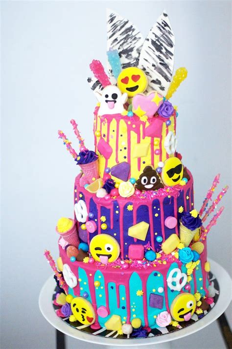 Resultado de imagen para pasteles de emojis la película | Emoji birthday cake, Emoji birthday ...