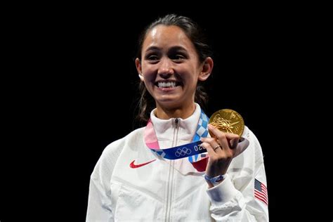 Tokyo Olympics fencing: Notre Dame's Lee Kiefer wins gold medal