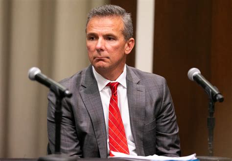 Urban Meyer denies deleting text messages, disputes Ohio State report