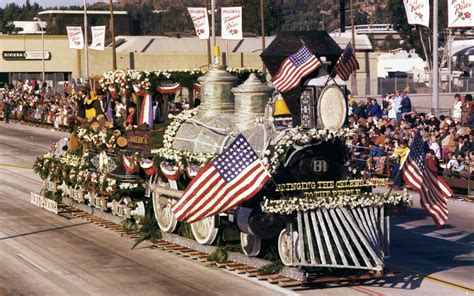 Photos: 125 Years of Awe-Inspiring Rose Parade Floats