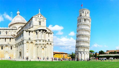 Visiting The Leaning Tower of Pisa, Doing It Right! - Monkey and Mouse