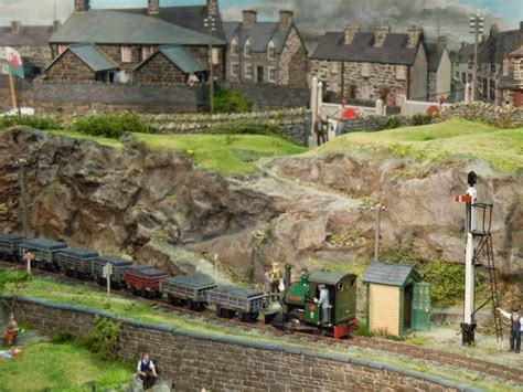 Michael's Model Railways: Scenic 009 Layouts at Narrow Gauge South