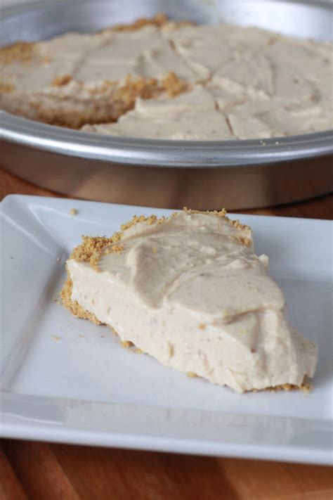 Healthier Peanut Butter Pie (175 calories per slice!) | Espresso and Cream