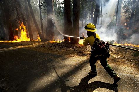 Yosemite fire: Crews defend Gold Country