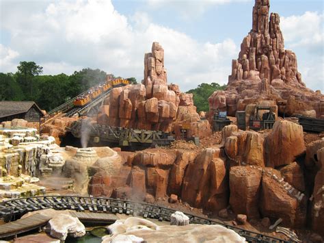 Big Thunder Mountain Railroad at Walt Disney World and Disneyland - Tips from the Disney Divas ...