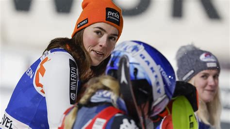 Petra Vlhova suffers season-ending knee injury in giant slalom fall ...