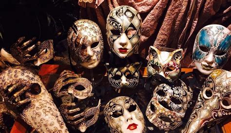 What is the history of Venetian masks? | I Musici Veneziani