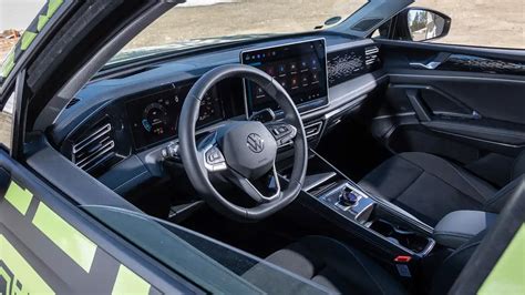 2024 Volkswagen Tiguan interior teased ahead of late-2023 reveal - Drive