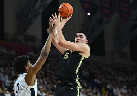 Purdue Center Zach Edey Named Big Ten Basketball Player of the Week ...