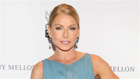 Kelly Ripa, 49, Shares Makeup-Free Selfie — Photos | Allure