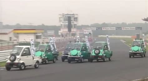 VIDEO: Japan’s best drivers compete in Japan’s slowest car | Japanese Nostalgic Car