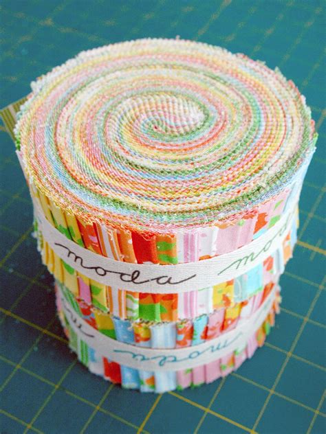 What is a Jelly Roll Quilt, and How Do You Make One? - Sarah Maker