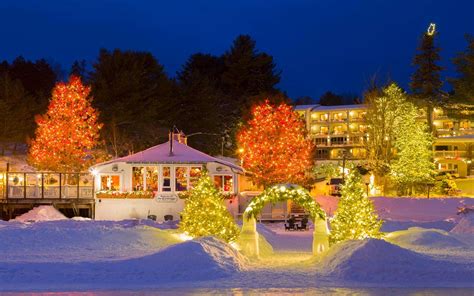 Holiday Village Stroll - Mirror Lake Inn