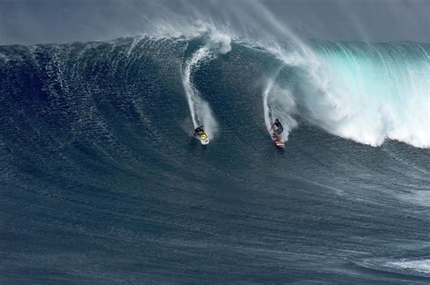 Jaws Wave Photograph by Robert Morris - Fine Art America