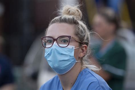 Nurse in a blue mask : r/WomenInPPE