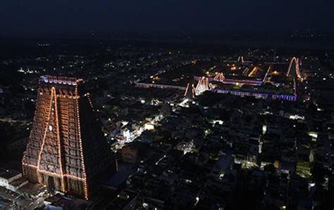 Srirangam temple official lodges complaint