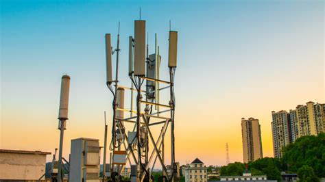 What Do 5G Cell Towers Look Like? A Guide to Identifying 5G Tower ...