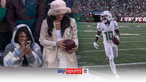 Tyreek Hill scores TD then hands ball to his newlywed wife | Video | Watch TV Show | Sky Sports