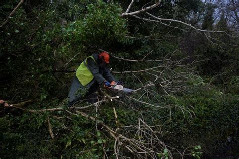 Ireland Reckons With Damage From Its Deadliest Storm for Decades - The New York Times