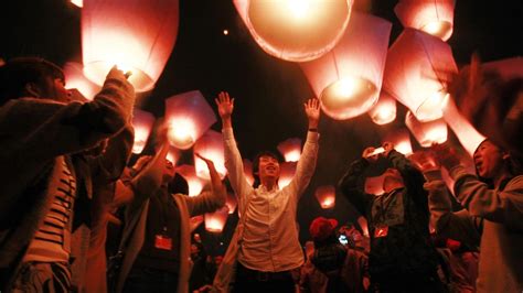 The hidden dangers of those magical sky lantern festivals | Mashable