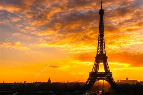 Eiffel tower at sunrise, Paris. Stock Photo by ©masterlu 85620316