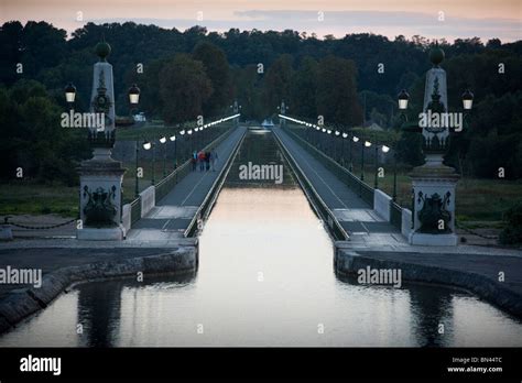 Aqueduct over Loire at Briare, France Stock Photo - Alamy