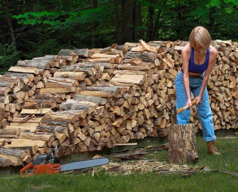 Girl splitting firewood stock image. Image of forest - 14914131