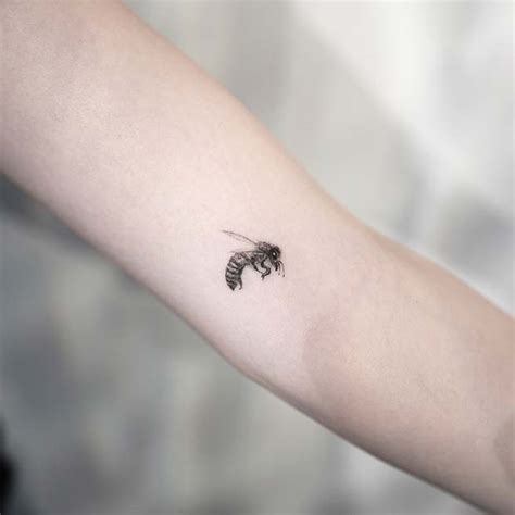 41 Cute Bumble Bee Tattoo Ideas for Girls - StayGlam