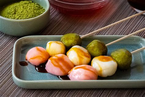 Dango japonés, receta de postre de Japón de arroz glutinoso como un ...