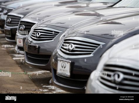 A Infiniti car dealership Stock Photo - Alamy